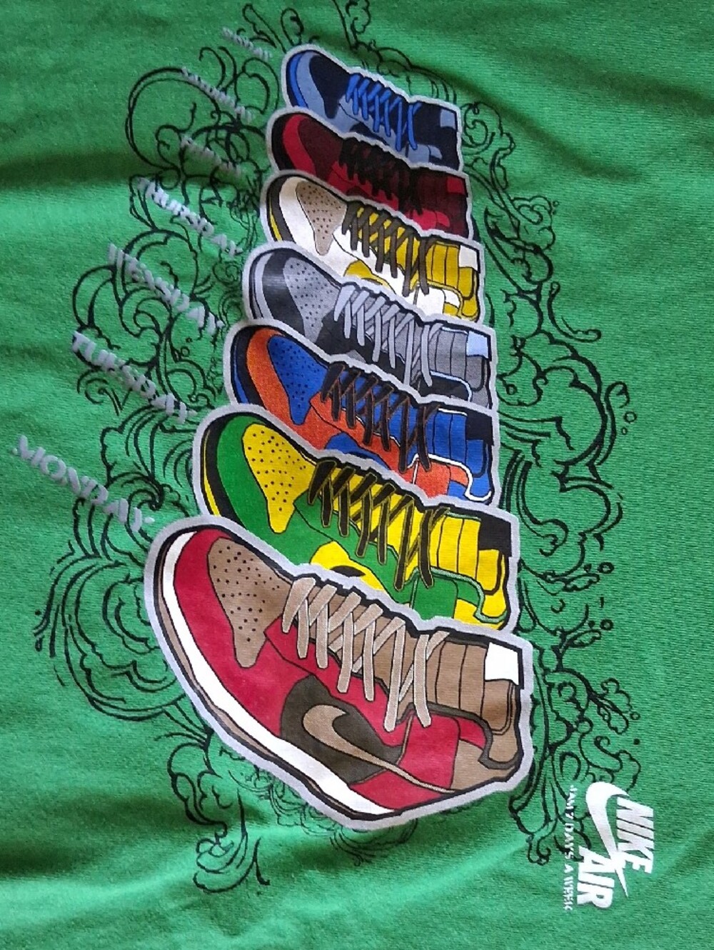 Vintage Nike DUNKS 7 Day A Week  Graphic Tee in Green L